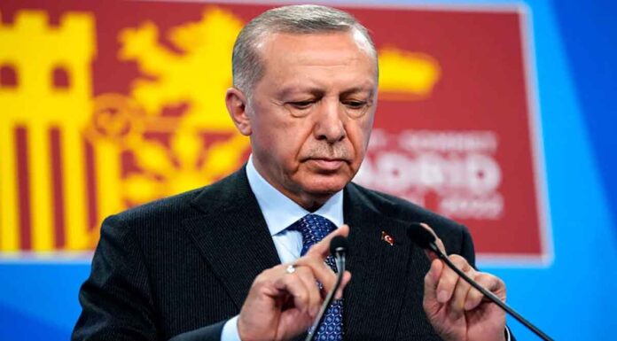 Γιατί άλλαξε ξαφνικά στάση ο Ερντογάν και επιχειρεί να συσφίξει τις σχέσεις με την Ελλάδα