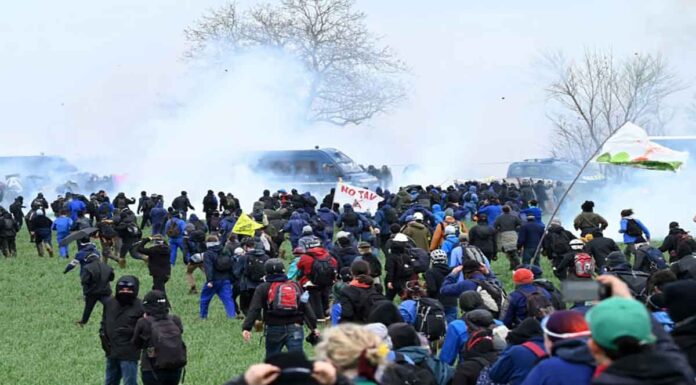 Γαλλία: Χύνεται αίμα στις διαδηλώσεις – Τραυματίες σε κρίσιμη κατάσταση