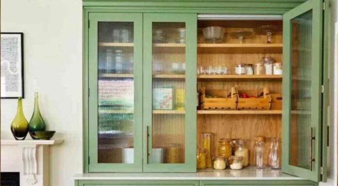 Πώς να οργανώσετε ένα μικρό ντουλάπι – οι επαγγελματίες διοργανωτές έχουν αυτές οι ζωτικές συμβουλές