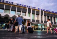 Αναγκαστική προσγείωση αεροσκάφους στο αεροδρόμιο Ηρακλείου λόγω προκλητικών επιβατών!