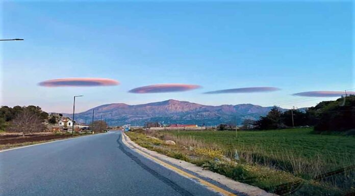 Γέμισε ο κρητικός ουρανός με φακοειδή νέφη που μοιάζουν με ιπτάμενους δίσκου
