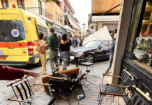 Κρήτη: Στιγμές τρόμου από ΙΧ που κατέληξε σε καφετέρια (φωτογραφίες)