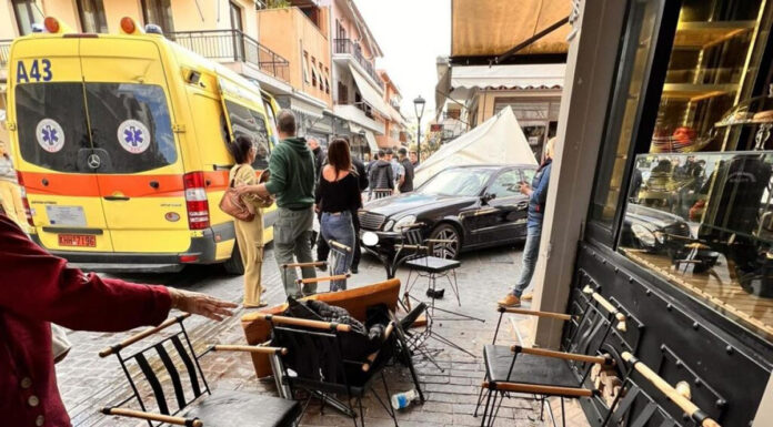 Κρήτη: Στιγμές τρόμου από ΙΧ που κατέληξε σε καφετέρια (φωτογραφίες)