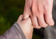 Οικογενειακό δράμα στην Κρήτη: Νέες αποκαλύψεις από το περιβάλλον των δύο μωρών