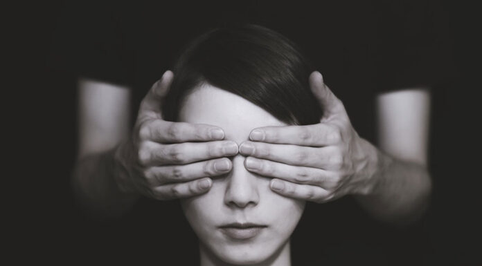 10 σημάδια ότι αφήνεις του άλλους να κάνουν κουμάντο στη ζωή σου