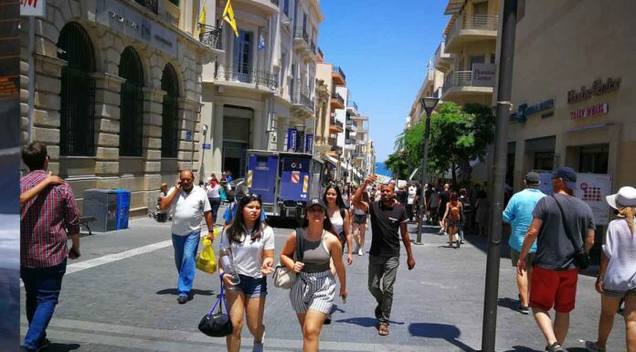 Πέθανε ενώ περπατούσε στην 25ης Αυγούστου