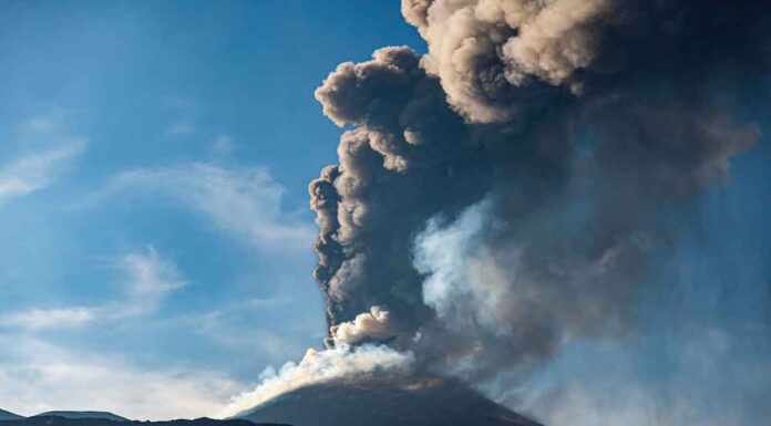 Εξερράγη το ηφαίστειο της Αίτνας – Αναστολή πτήσεων στην Κατάνια (βίντεο)