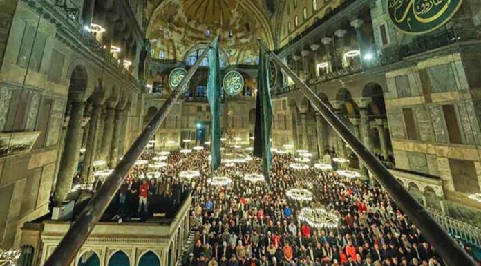 Τουρκία: Πλήθος κόσμου στην Αγία Σοφία για την επέτειο της Άλωσης και τη νίκη Ερντογάν