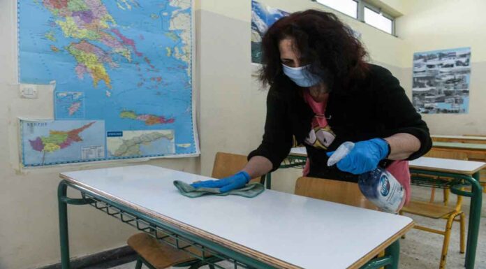 Άγριος ξυλοδαρμός καθαρίστριας ΕΠΑΛ από γονέα μαθητή – Την έστειλε στο νοσοκομείο