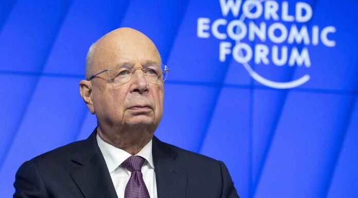 Ο Κ.Σβαμπ «δείχνει» το μέλλον: Τέλος 83 εκατ. θέσεις εργασίας έως το 2027! – Ποια επαγγέλματα θα «εξαφανιστούν»