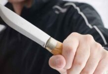Τον μαχαίρωσε στη μέση του δρόμου