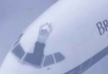 Απίστευτη πτήση: Έσπασε το τζάμι και ο πιλότος κρεμόταν στο κενό για 20’ χωρίς να τον ρουφήξει η δίνη (vid)