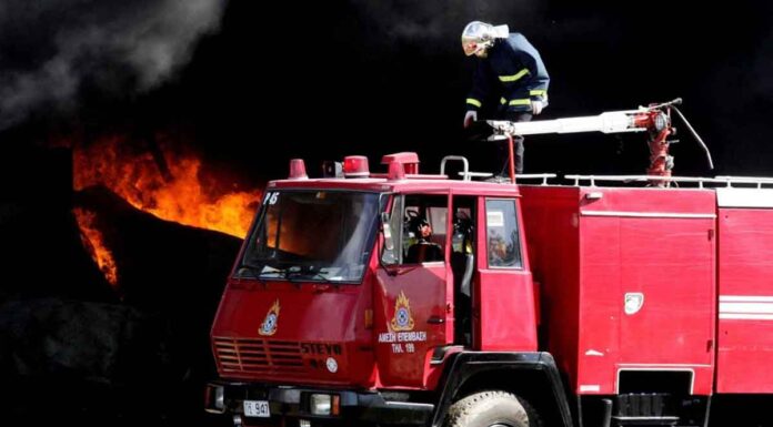 Ηράκλειο: Φωτιά στο Εργατικό Κέντρο – Καταστράφηκαν υπολογιστές (βίντεο)