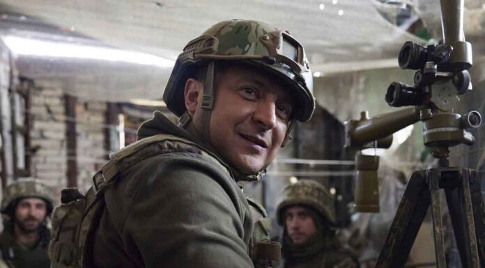 Επιστρατεύτηκε η αμερικανική Αεροπορία για την επιστροφή Β.Ζελένσκι από Ολλανδία – Τον συνοδεύουν μέχρι Πολωνία