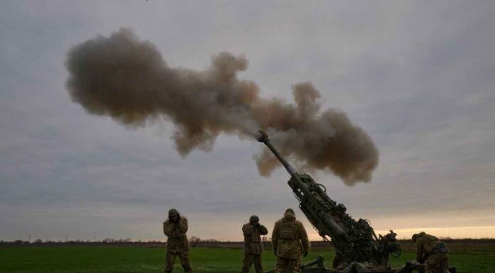 Βίντεο: Ουκρανική διμοιρία παγιδεύεται σε ναρκοπέδιο και πέφτει σε ενέδρα του ρωσικού Πυροβολικού