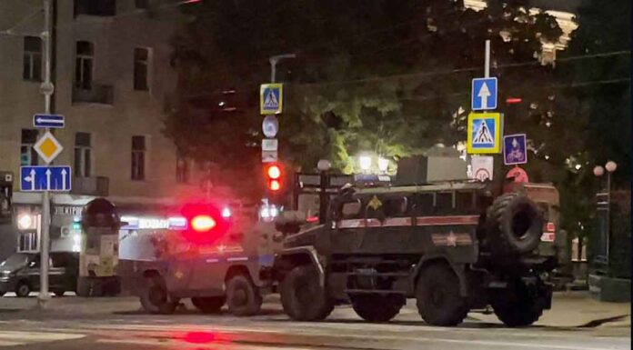 Τεθωρακισμένα του ρωσικού στρατού στους δρόμους της Μόσχας – Κατηγορείται για στασιασμό ο Γ.Πριγκόζιν: «Να τον παραδώσει η Wagner»