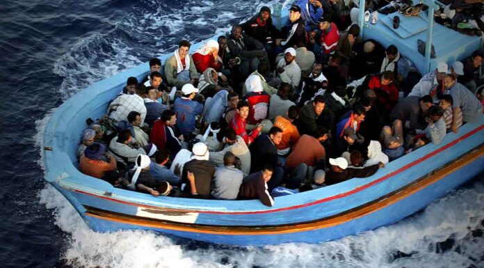 Ιστιοφόρο με 60 μουσουλμάνους αλλοδαπούς πλέει 100 ν.μ. ανοικτά της Πύλου