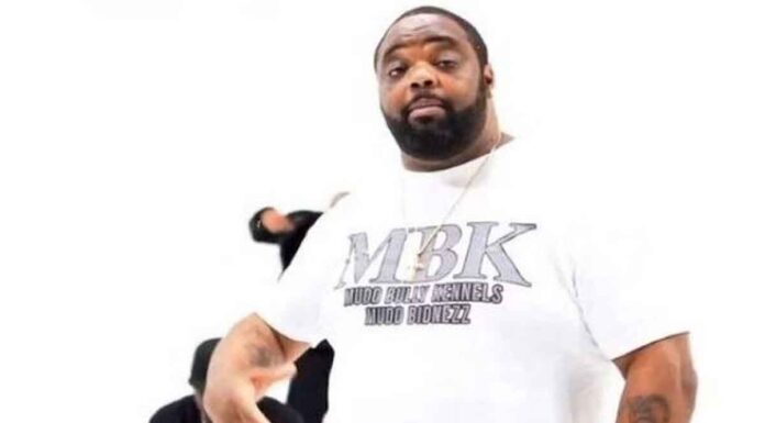 Σοκαριστικό βίντεο δείχνει ράπερ να καταρρέει στη σκηνή