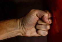 Κρήτη: Τον “‘έσπασαν” στο ξύλο μέσα σε αυτοκίνητο – Η επεισοδιακή βραδιά για μία ανήλικη