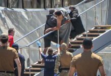 Ναυάγιο στην Πύλο: Εντοπίστηκαν έξι διακινητές και ο κυβερνήτης – Στο αμπάρι του πλοίου βρίσκονταν κλεισμένα 100 παιδιά!
