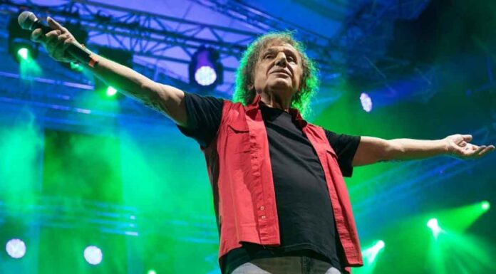 Λαοθάλασσα για τον Βασίλη: 50.000 κόσμος στο Καλλιμάρμαρο για τα 50 χρόνια Παπακωνσταντίνου!