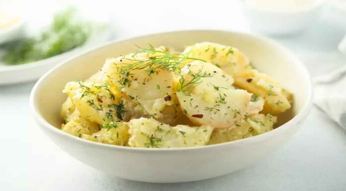 Η συνταγή του Γιάννη Λουκάκου για «ονειρεμένες» πατάτες με γιαούρτι και φέτα που θα σας ξετρελάνει
