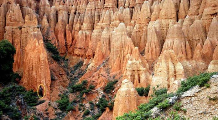 Εντυπωσιακό γεωλογικό φαινόμενο, μοναδικό στην Ελλάδα, που θυμίζει Καππαδοκία και αξίζει να επισκεφθείτε