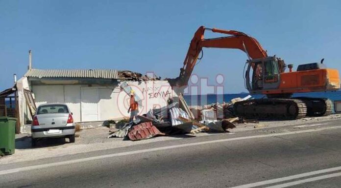 Ηράκλειο: Κατεδαφίστηκε η αυθαίρετη κατασκευή στην παραλία Τομπρούκ
