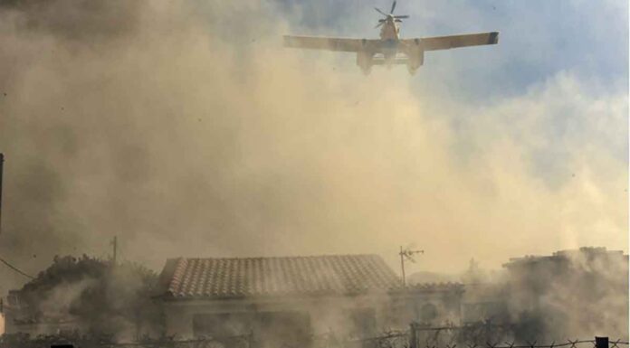 Φωτιά σε Δερβενοχώρια, Λουτράκι και Σαρωνίδα: Η τελευταία ενημέρωση της πυροσβεστικής για τα πύρινα μέτωπα