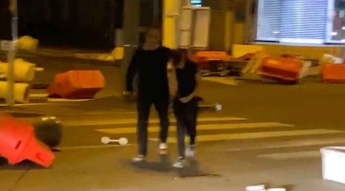 Γαλλία: Eκατοντάδες συλλήψεις και ποινικές διώξεις κατά ανηλίκων για συμμετοχή στις ταραχές! – Στο αρχηγείο της Αστυνομίας η πρωθυπουργός