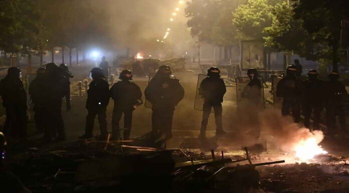 Γαλλία: Τεθωρακισμένα και 45.000 αστυνομικοί και χωροφύλακες για την καταστολή των ταραχών