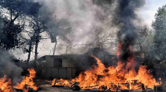 Εφιάλτης: Ανεξέλεγκτο το πύρινο μέτωπο σε Μάνδρα, Λουτράκι και Νέα Πέραμο