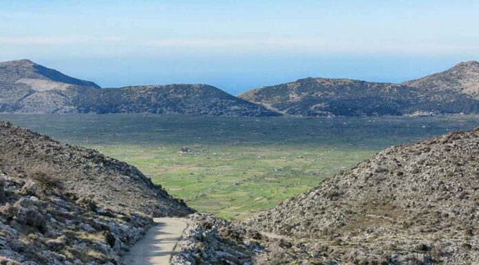 Αλλού «καίγονται» και στο Οροπέδιο Λασιθίου… δροσίζονται