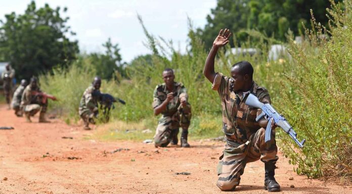 Γαλλίδα ΥΠΕΞ προς στρατιωτική κυβέρνηση του Νίγηρα: «Έχετε μέχρι αύριο διορία να παραδώσετε την εξουσία»