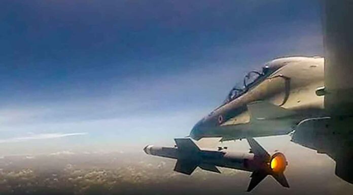 Αμερικανικό ταχύπλοο βυθίστηκε από ρωσικό μαχητικό Su-30SM2 στην Κριμαία (βίντεο) – Ποιος υποστηρίζει χρήση πυρηνικών