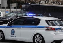 Γυναικοκτονία βλέπουν στο Μενίδι οι αρχές: Νεκρή γυναίκα στη μέση του δρόμου