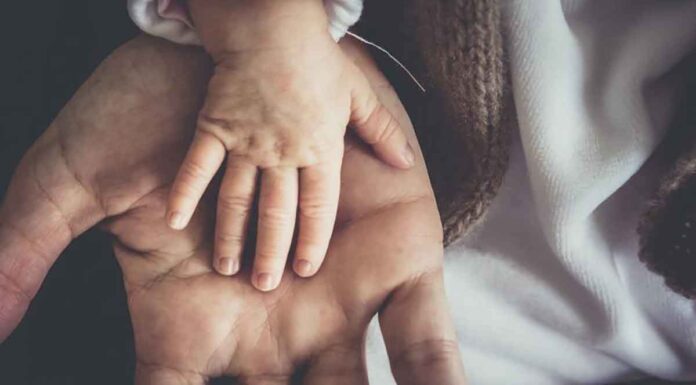 Εμπορία βρεφών στην Κρήτη: Η πολυετής δράση του κυκλώματος και τα 3 εκατ. ευρώ στις off shore
