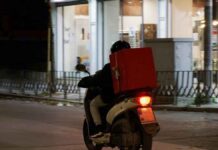 Ηράκλειο: Με τραύμα από σφαίρα στο Βενιζέλειο νεαρός διανομέας