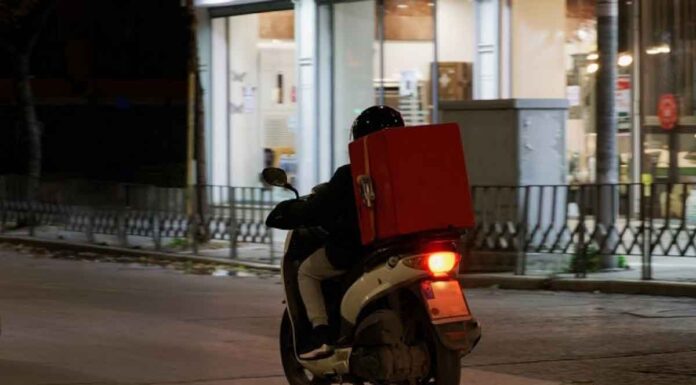 Ηράκλειο: Με τραύμα από σφαίρα στο Βενιζέλειο νεαρός διανομέας