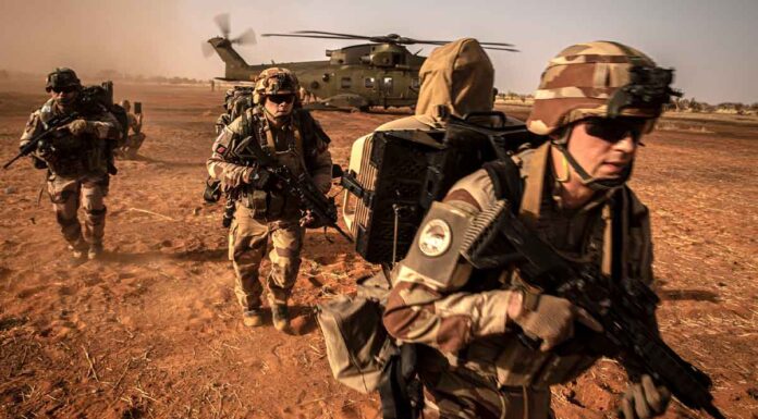 Η Γαλλία θέτει στο «στόχαστρο» και Μπουρκίνα Φάσο-Μάλι εκτός από το Νίγηρα: «Να μην ταξιδέψει κανείς σε αυτές τις χώρες»