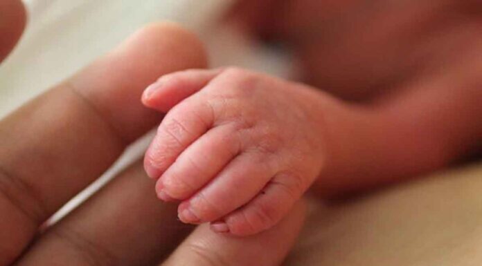 Νέες αποκαλύψεις για το κύκλωμα εμπορίας βρεφών στα Χανιά: Είχε ανακληθεί η άδεια της κλινικής το 2020 – Γιατί δεν εφαρμόστηκε