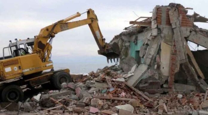 Ηράκλειο: Οι ξενοδόχοι γκρεμίζουν μόνοι τους τις αυθαίρετες κατασκευές