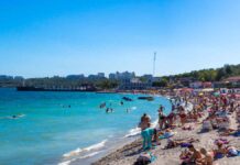 Οδησσός: Άλλοι πολεμούν στα μέτωπα και σκοτώνονται και άλλοι διασκεδάζουν στις παραλίες (βίντεο)