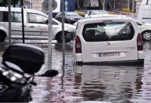Κακοκαιρία: «Άνοιξαν» οι ουρανοί στην Αττική και οι δρόμοι «ποτάμια» – Παραλίγο να πνιγούν πολίτες στο κέντρο της Αθήνας (βίντεο)