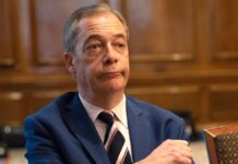 Nigel Farage για ψηφιακές ταυτότητες: «Όσοι δεν υπακούν σε εντολές θα χάνουν τα δικαιώματα τους όπως στην Κίνα»!