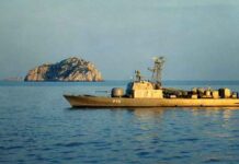 Το ρυμουλκό έλυσε κάβους για να μη βυθιστεί κι αυτό!