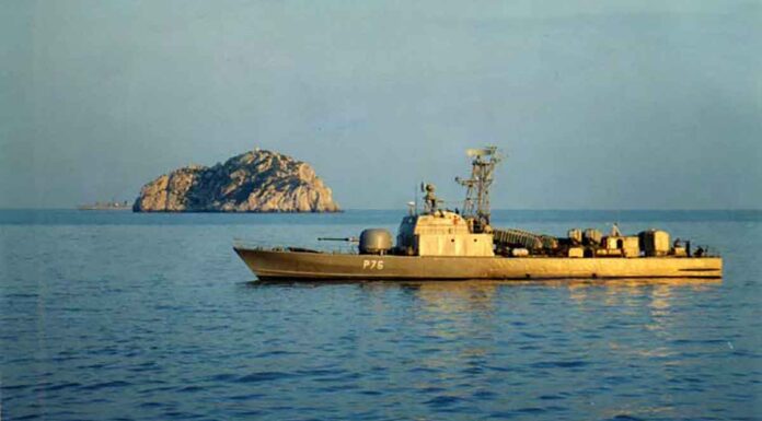 Το ρυμουλκό έλυσε κάβους για να μη βυθιστεί κι αυτό!