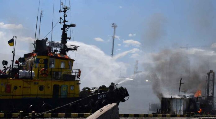 Μαζική ρωσική επίθεση με drones και πυραύλους στην Οδησσό: Κτυπήθηκαν λιμάνια – Καταστράφηκαν αποθήκες (βίντεο)