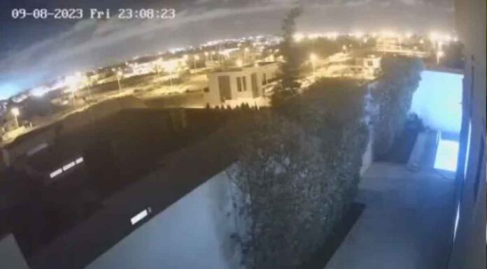 Ερωτηματικά προκαλεί μπλε λάμψη στον ουρανό, πριν τον φονικό σεισμό στο Μαρόκο.