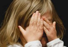 Ηράκλειο: Οκτώ παιδιά εντοπίστηκαν μόνα τους στο σπίτι – Ανάμεσά τους και 2 βρέφη – Γείτονες άκουσαν τα κλάματα